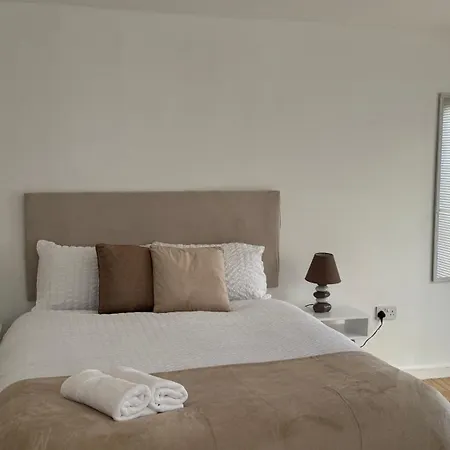 Little Luxe Shared House Гостевой дом Бристоль