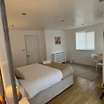Little Luxe Shared House بيت ضيافة بريستول
