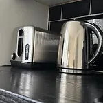Little Luxe Shared House بيت ضيافة *